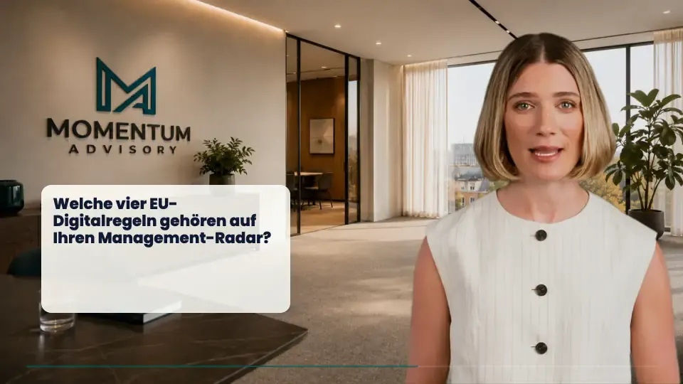 Frau mit kurzem Haar in weißem ärmellosem Oberteil steht in einem modernen, hellen Büro mit großen Fenstern, Pflanzen und einem Momentum Advisory Logo an der Wand. Im Bild ist eine deutsche Frage in einer Sprechblase eingeblendet.
